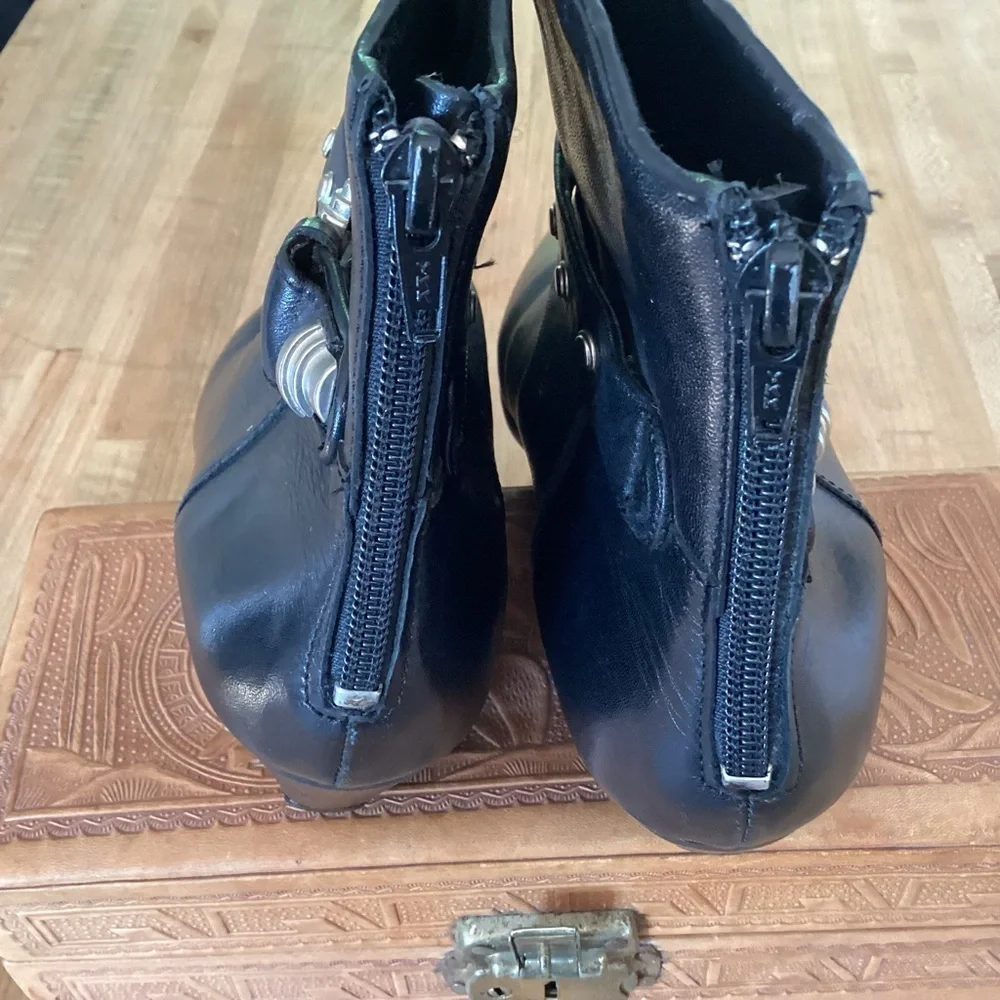 IPANEMA Uruguay black leather pointed toe western 1.25” heel gaucho booties 8.5